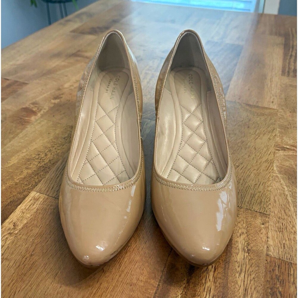 Cole Haan Beige Patent Leather Wedge Pump Pointed Toe Quilted AU 8 W09308